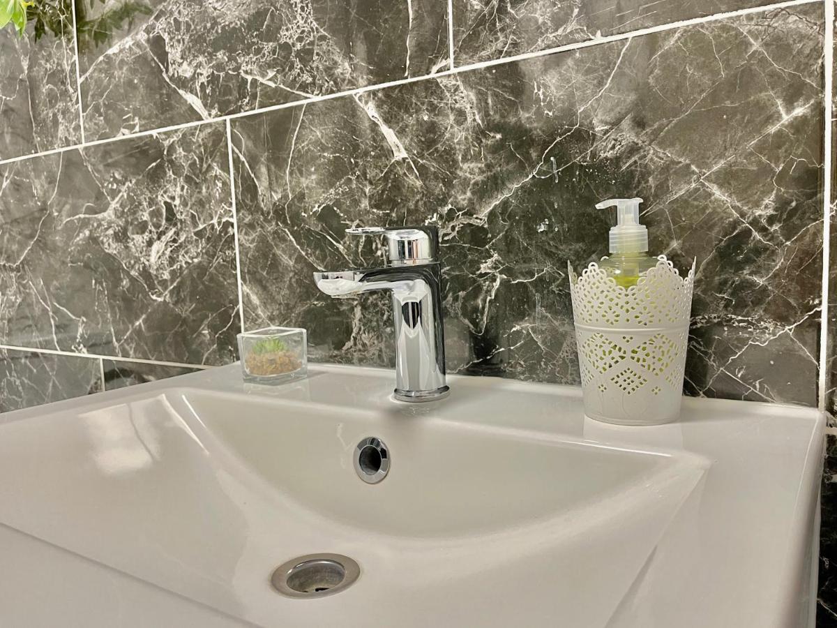 City Centre Gem In Southend Near The Beach, Station And Parking Apartman Kültér fotó